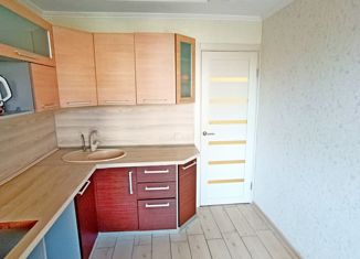 Продаю 4-ком. квартиру, 74 м2, Волгоградская область, улица Правды, 2