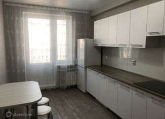 Сдается в аренду однокомнатная квартира, 45 м2, Татарстан, проспект Раиса Беляева, 42