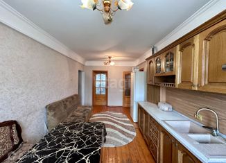 Продается 5-ком. квартира, 93 м2, Махачкала, улица Зои Космодемьянской, 60, Ленинский район