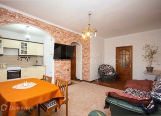 Продается 2-ком. квартира, 76 м2, Тюмень, улица Муравленко, 9