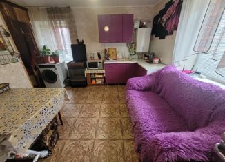 Продаю 2-ком. квартиру, 60 м2, Темрюк, улица Декабристов, 34