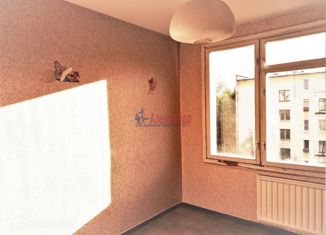 Продается четырехкомнатная квартира, 49 м2, Санкт-Петербург, бульвар Новаторов, 56, метро Ленинский проспект