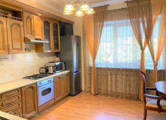 Продам 4-комнатную квартиру, 226.4 м2, Волгодонск, улица Гагарина, 7литЗ