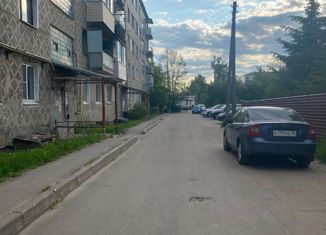 Продам 3-ком. квартиру, 60 м2, Калуга, Строительная улица, 2Д