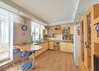 Продаю 4-ком. квартиру, 137.2 м2, Находка, Пограничная улица, 44А