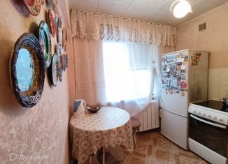 Продаю 2-ком. квартиру, 44 м2, Сосновоборск, улица Новоселов, 18