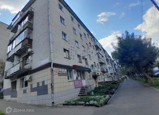 Продаю четырехкомнатную квартиру, 63 м2, Кировская область, улица Труда, 40