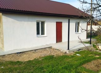 Продается дом, 66 м2, посёлок городского типа Новоозёрное, Центральная площадь