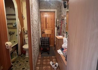 Продаю двухкомнатную квартиру, 45 м2, поселок Серебрянский, Лужская улица, 2