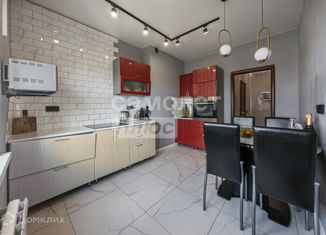 Продам 2-ком. квартиру, 53.2 м2, Екатеринбург, улица Гастелло, 32, улица Гастелло