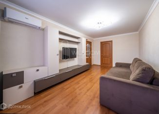 Продаю 3-ком. квартиру, 57 м2, Екатеринбург, улица Лобкова, 30, улица Лобкова