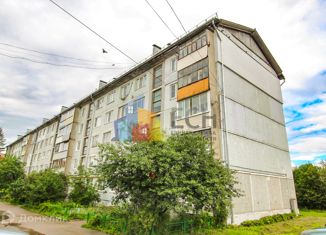 Продается 3-комнатная квартира, 56.2 м2, поселок городского типа Новогуровский, Центральная улица, 26