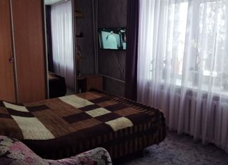 Продается 3-ком. квартира, 62 м2, посёлок Навля, Советская улица, 3