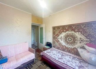 Продается 4-комнатная квартира, 74 м2, Строитель, улица 5 Августа, 2