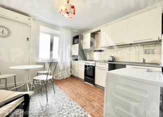 Сдается в аренду однокомнатная квартира, 50 м2, Самара, Киевская улица, 15, метро Московская