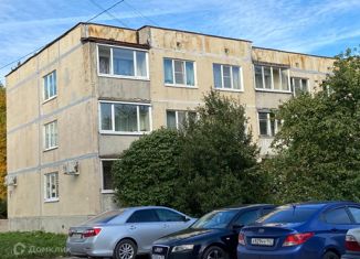 Двухкомнатная квартира на продажу, 53.7 м2, Волосово, площадь Советов, 9
