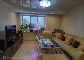 Продается 4-комнатная квартира, 76 м2, Екатеринбург, улица Стачек, 70, метро Проспект Космонавтов