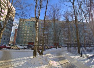 Трехкомнатная квартира на продажу, 58 м2, Санкт-Петербург, Светлановский проспект, 46к1