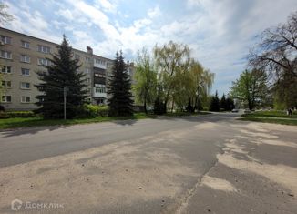 Продаю трехкомнатную квартиру, 59 м2, посёлок Навля, улица Красных Партизан, 26