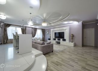 Сдам 4-комнатную квартиру, 152 м2, Челябинская область, улица Труда, 173