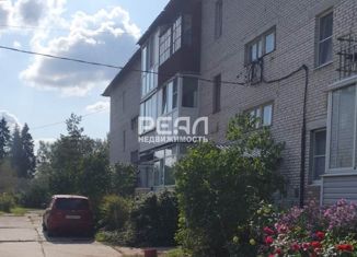 Продажа 2-ком. квартиры, 50.6 м2, поселок Кобринское, Центральная улица, 1Б