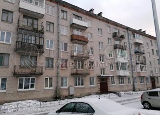 Продам 2-комнатную квартиру, 43 м2, городской посёлок Кузнечное, Юбилейная улица, 2