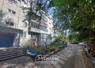 Продается 3-комнатная квартира, 61.1 м2, Курская область, улица Комарова, 4