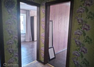 Продается 2-ком. квартира, 43.6 м2, поселок Волот, Садовая улица, 4