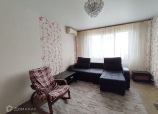 Продается трехкомнатная квартира, 65 м2, Волгоградская область, улица имени Генерала Карбышева, 49