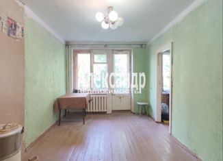 Продается 2-ком. квартира, 43.3 м2, Кириши, улица Романтиков, 1