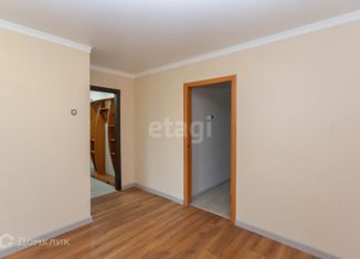 Продается 3-ком. квартира, 65 м2, Тобольск, 6-й микрорайон, 37