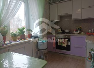 Продам 3-комнатную квартиру, 72 м2, Еманжелинск, Молодёжная улица, 9