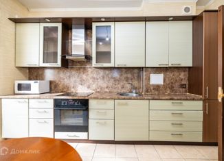 Аренда 2-комнатной квартиры, 60.3 м2, Сургут, улица Иосифа Каролинского, 14