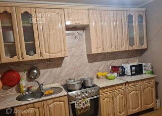 Сдаю в аренду трехкомнатную квартиру, 80 м2, посёлок Шушары, Колпинское шоссе, 28к1