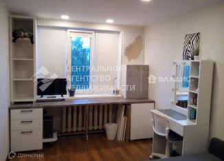 Продаю 3-ком. квартиру, 61 м2, Рыбное, Большая улица, 8