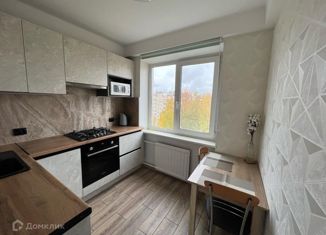 Трехкомнатная квартира на продажу, 60 м2, Санкт-Петербург, улица Сантьяго-де-Куба, 8к2, метро Озерки