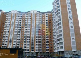 Продаю 2-комнатную квартиру, 64 м2, Москва, проспект Защитников Москвы, 13, проспект Защитников Москвы