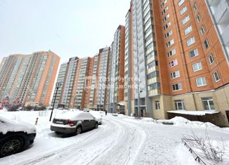 Продается 2-комнатная квартира, 55.9 м2, Мурино, проспект Авиаторов Балтики, 13, ЖК Охтинская Дуга