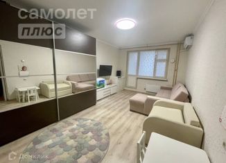 Трехкомнатная квартира на продажу, 71 м2, Москва, улица Маршала Савицкого, 26, улица Маршала Савицкого