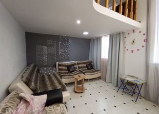 Продается 4-ком. квартира, 70 м2, Ейск, улица Карла Маркса