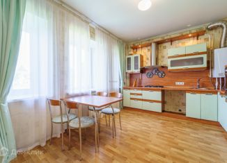 Продается 3-комнатная квартира, 106.3 м2, Мосальск, улица Ленина, 42А