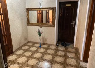 Продается 3-ком. квартира, 64 м2, Грозный, проспект Мохаммеда Али, 5А, 2-й микрорайон