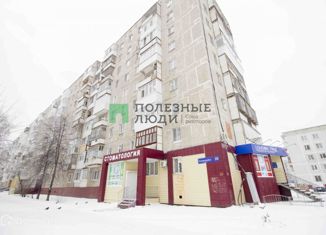 Продажа трехкомнатной квартиры, 64 м2, Тобольск, 8-й микрорайон, 28