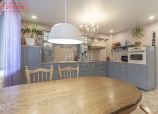 Продается 4-комнатная квартира, 85.1 м2, Петрозаводск, улица Ватутина, 37, район Перевалка