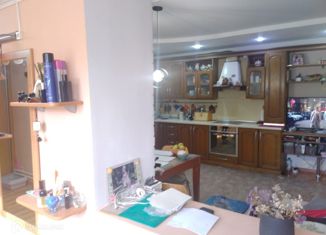 Продаю трехкомнатную квартиру, 101.5 м2, Астраханская область, улица Ботвина, 6