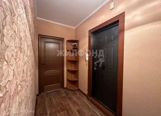 Продается 2-ком. квартира, 53.7 м2, Новосибирск, улица Макаренко, 5