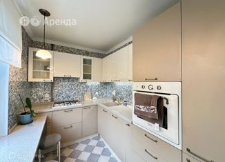 Сдается в аренду 3-комнатная квартира, 60 м2, Москва, Веерная улица, 3к1