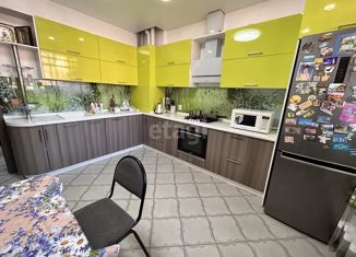 Продается трехкомнатная квартира, 74 м2, Ярцево, улица Старозавопье, 8А