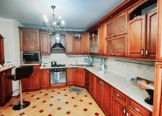 Пятикомнатная квартира на продажу, 200 м2, Евпатория, Интернациональная улица, 132А