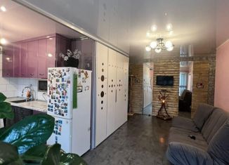 Продам 2-ком. квартиру, 42.9 м2, Углич, улица Ленина, 2